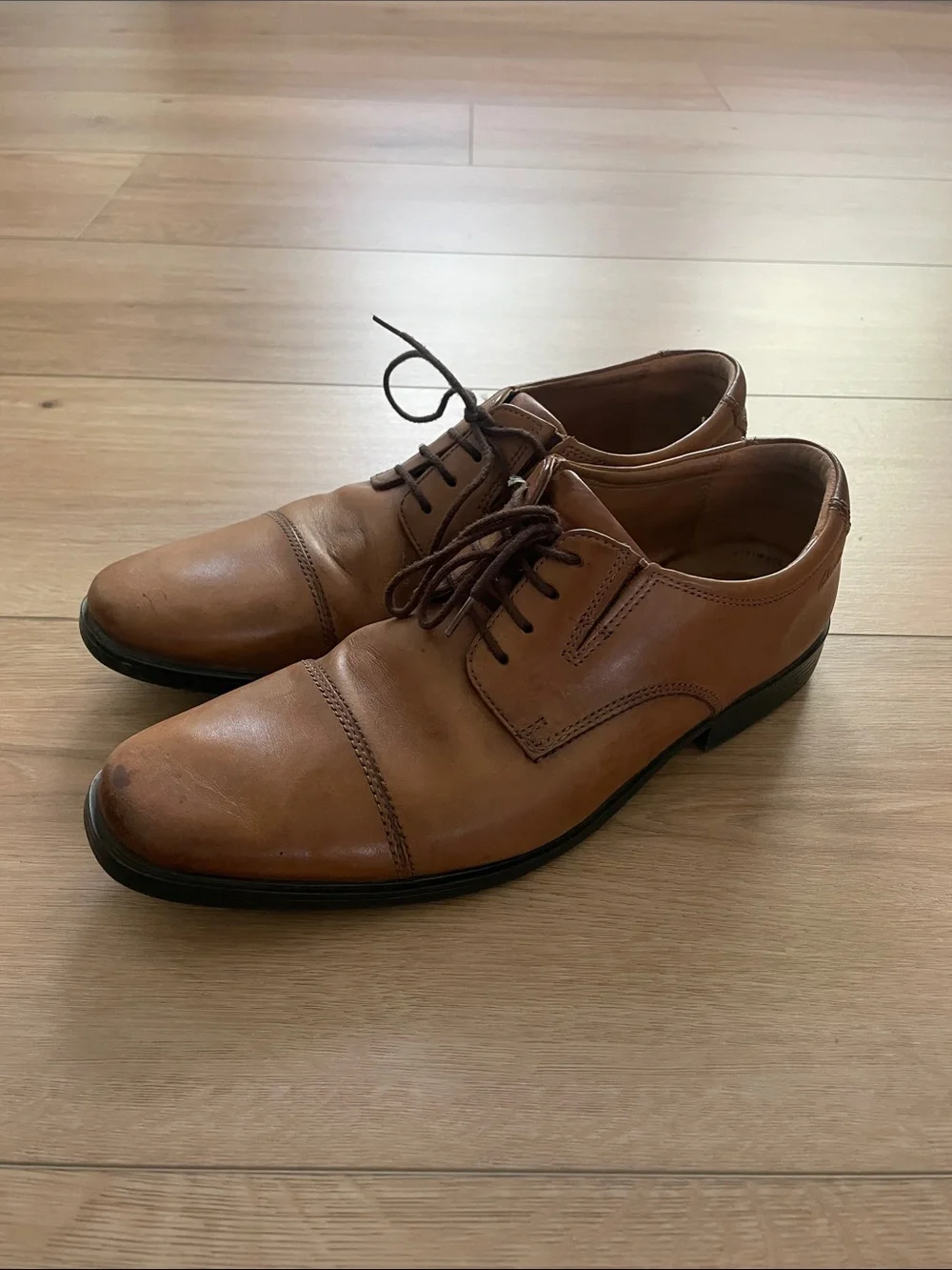 Clarks Men’s 9.5 Tan Leather Cap-Toe Derby Oxfords Dress Work Casual Suit #0023